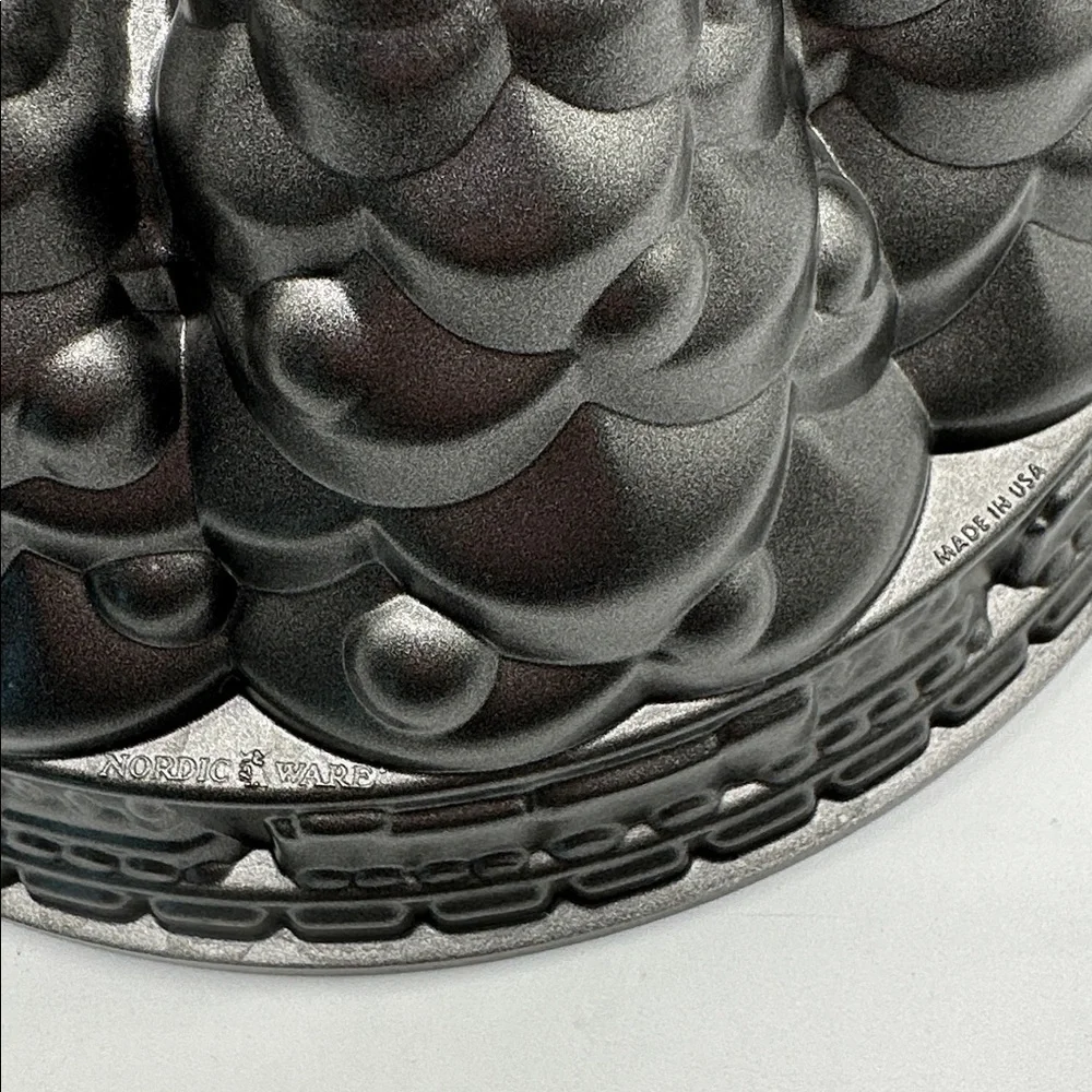 NORDIC WARE Holiday Tree Bundt Pan. Vintage